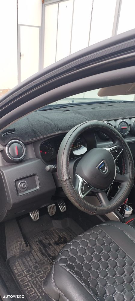 Dacia Duster TCe 150 GPF 4WD SL Techroad - 9