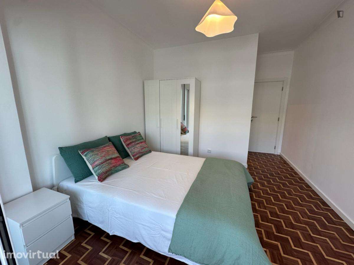 Quarto - localizado em Almada Lisbon - Grande imagem: 4/19