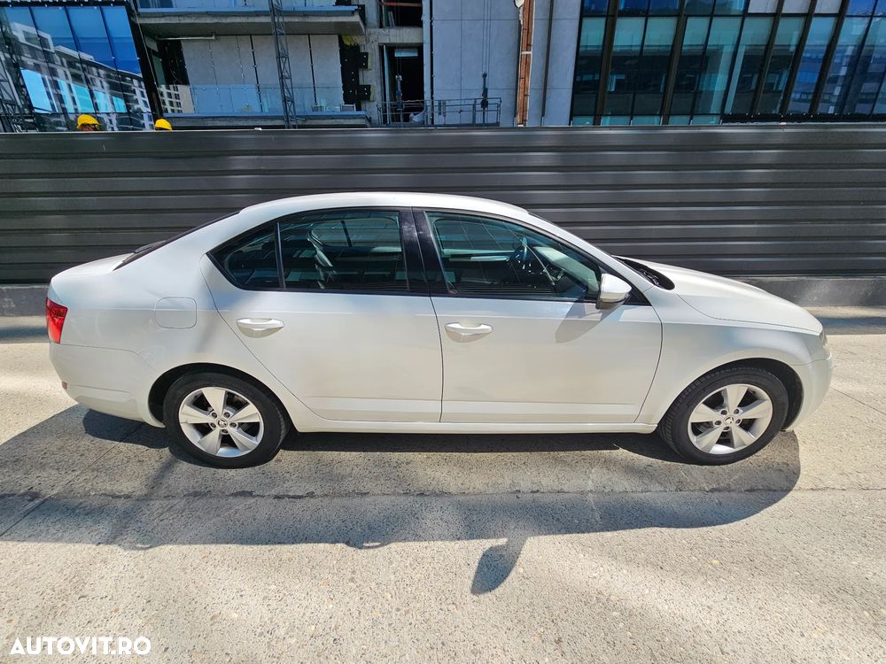 Skoda Octavia 1.6 TDI AMBITION - 12