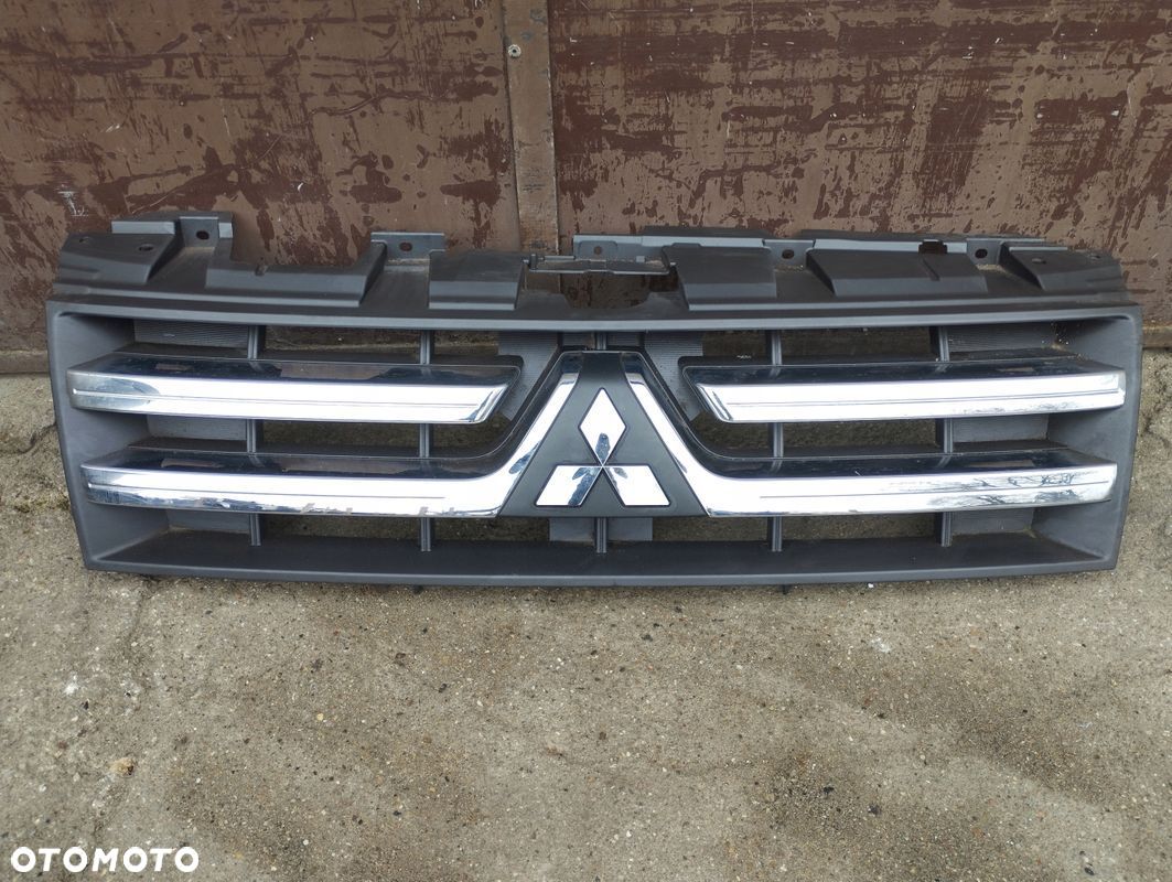 Grill Atrapa Mitsubishi Pajero IV 4 2006-2014 7450A150 - 1