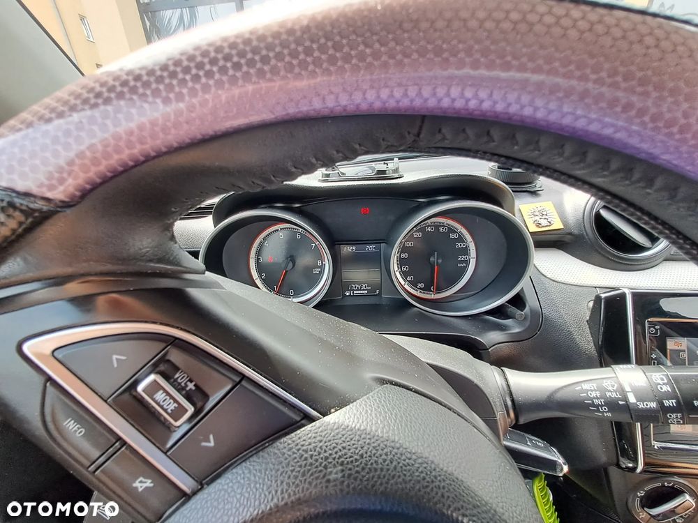 Suzuki Swift 1.2 Premium Plus - 12
