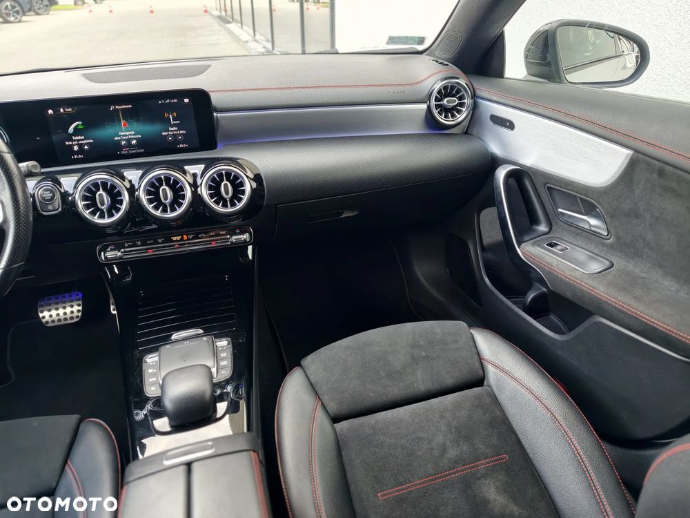 Mercedes-Benz CLA 220 7G-DCT - 9
