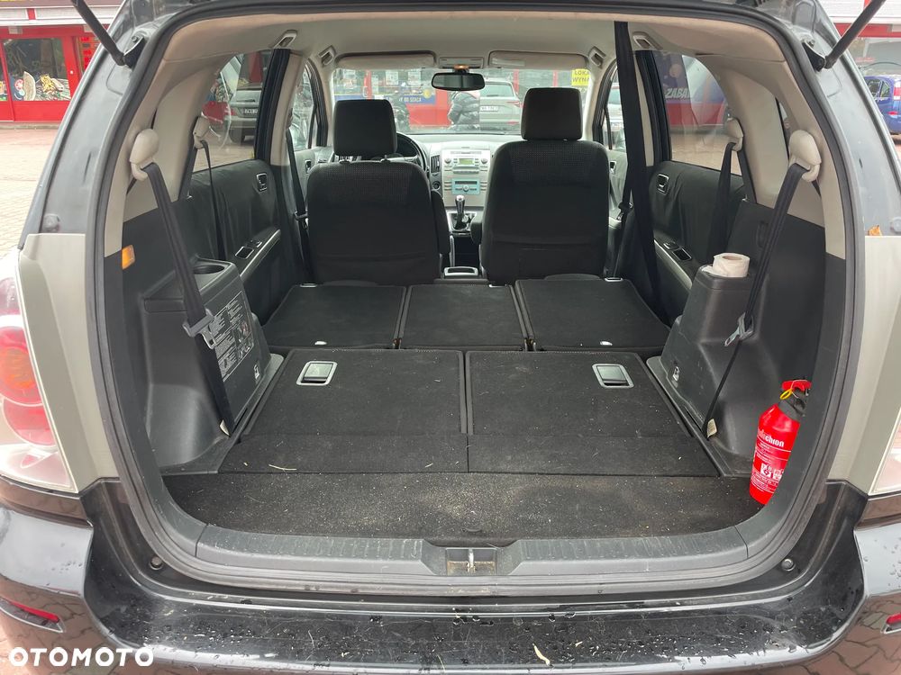 Toyota Corolla Verso 2.2 D-CAT DPF Sol - 26