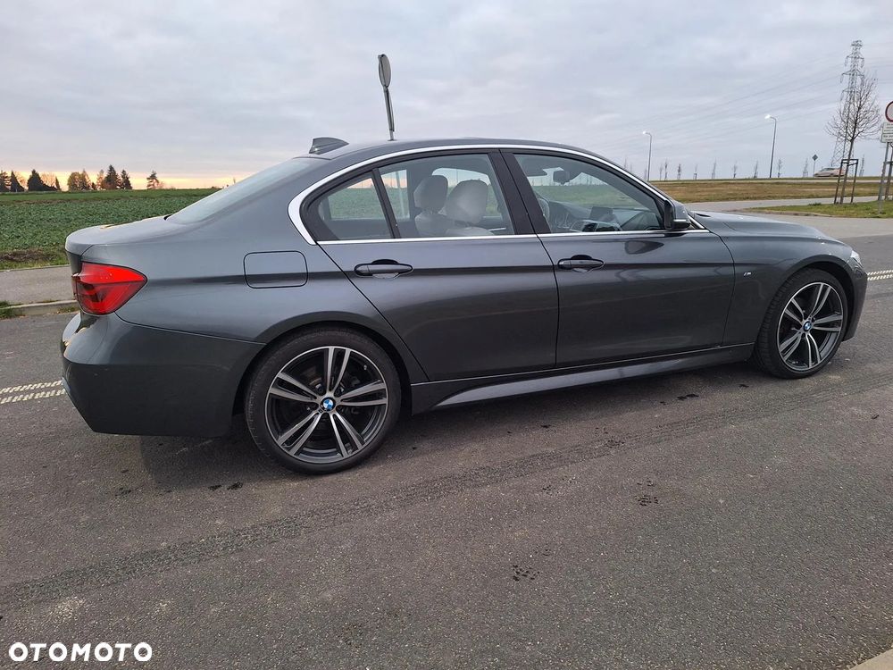 BMW Seria 3 330i xDrive M Sport Shadow - 5