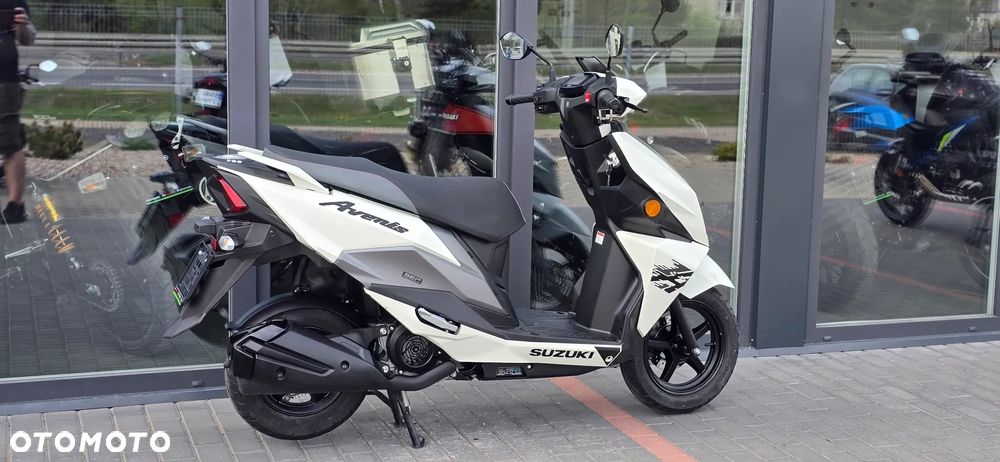 Suzuki Avenis - 4