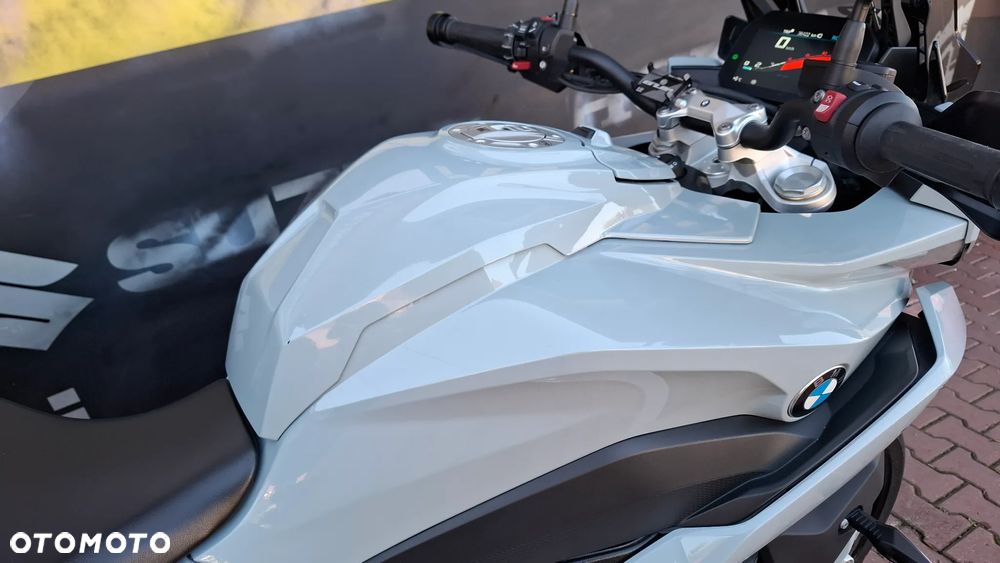 BMW XR - 18