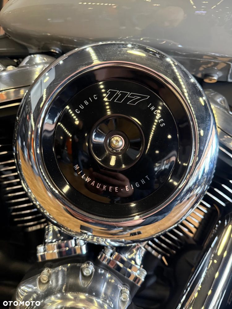 Harley-Davidson Softail Street Bob - 14