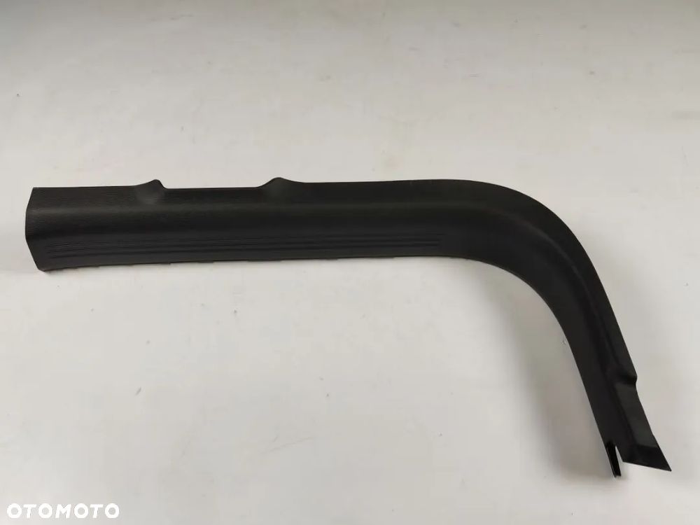 VOLVO XC40 17-21r Poszycie Nakładka Progu Przód Prawy - 1