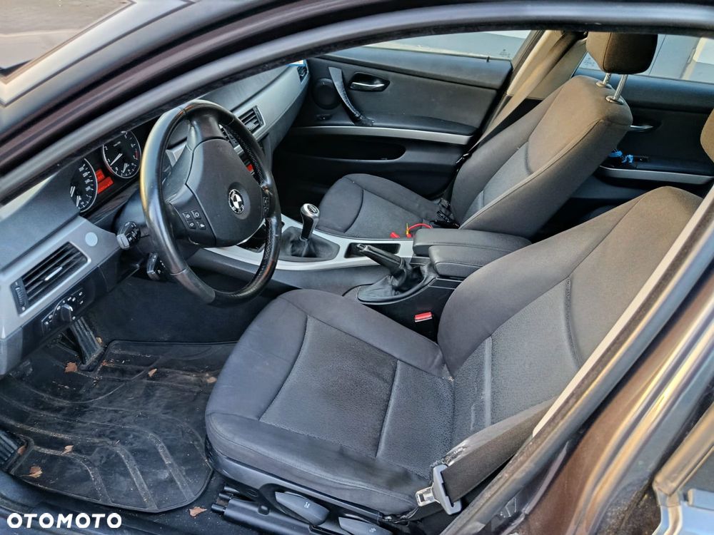 BMW Seria 3 318i - 9