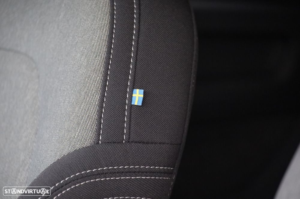 Volvo XC 40 2.0 B3 Plus Dark - 8