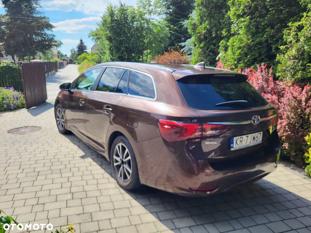 Toyota Avensis 1.8 Premium MS - 3