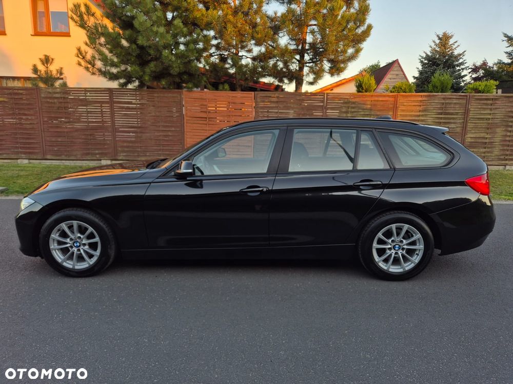 BMW 3 Series 2012 photo 2