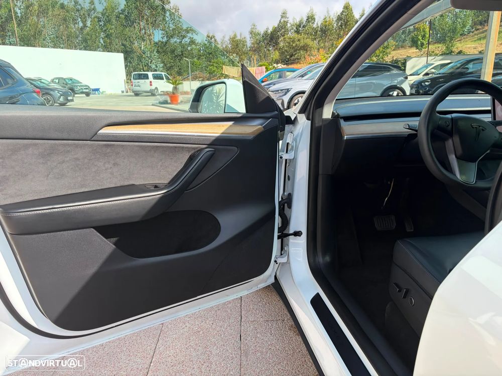 Tesla Model Y Standard - 13