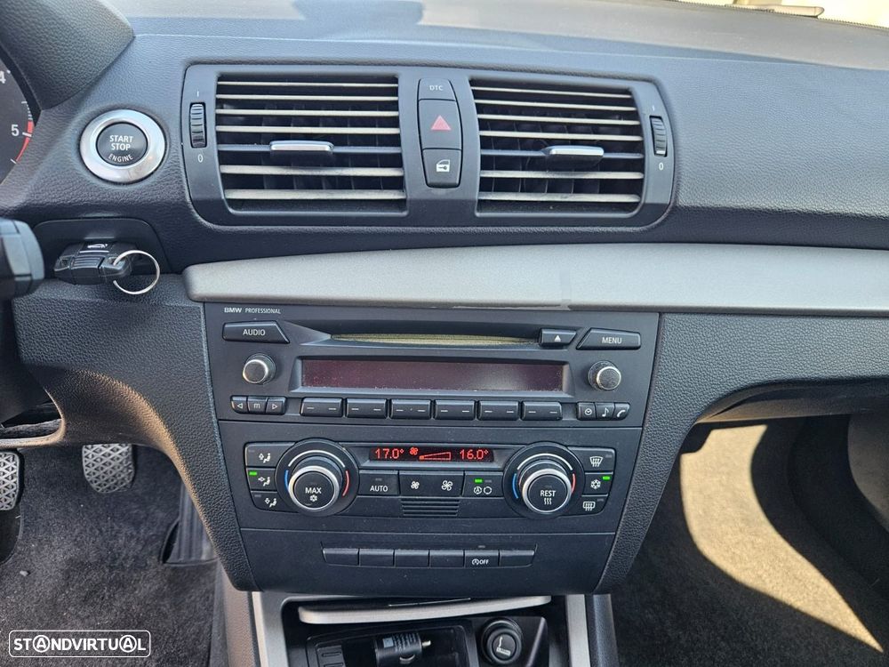 BMW 118 d Line Urban - 28