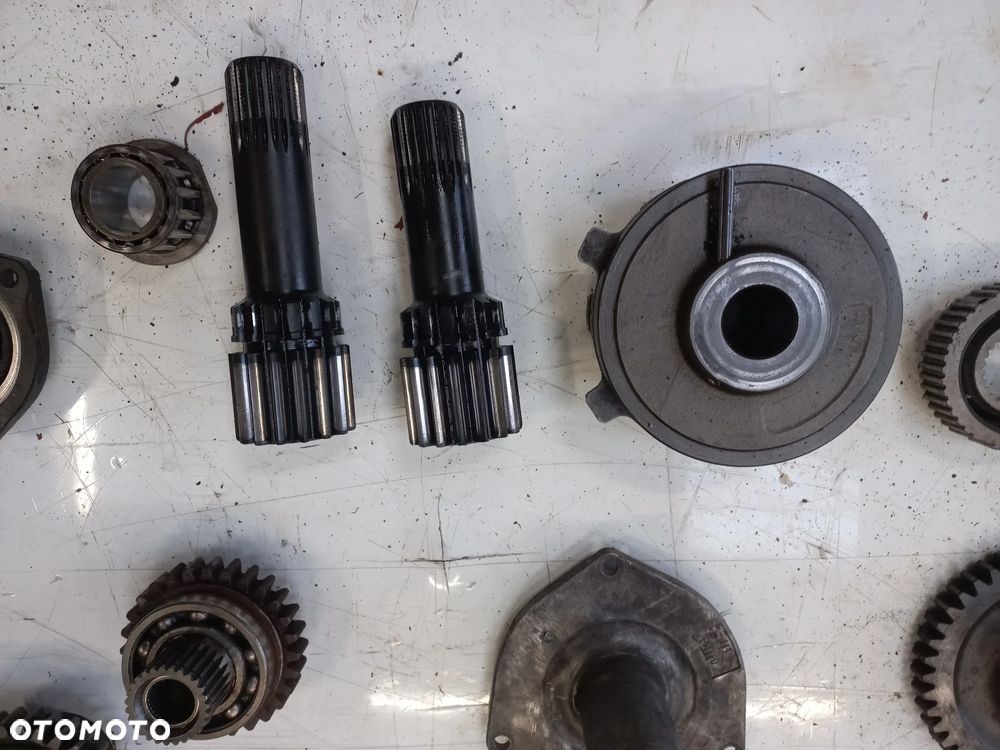 Części skrzyni case 4230,4240,3210,5905,855,495,995,795,695,wałek,kosz,rewers mechaniczny,404091R1,398270R3,1342559C1,2773382R1,CKC60366,synchronizator,65793c5,65793c4,c2,c3,c1,transmission,gear,shaft,70017c1, - 5