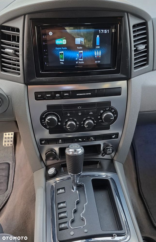 Jeep Grand Cherokee - 36
