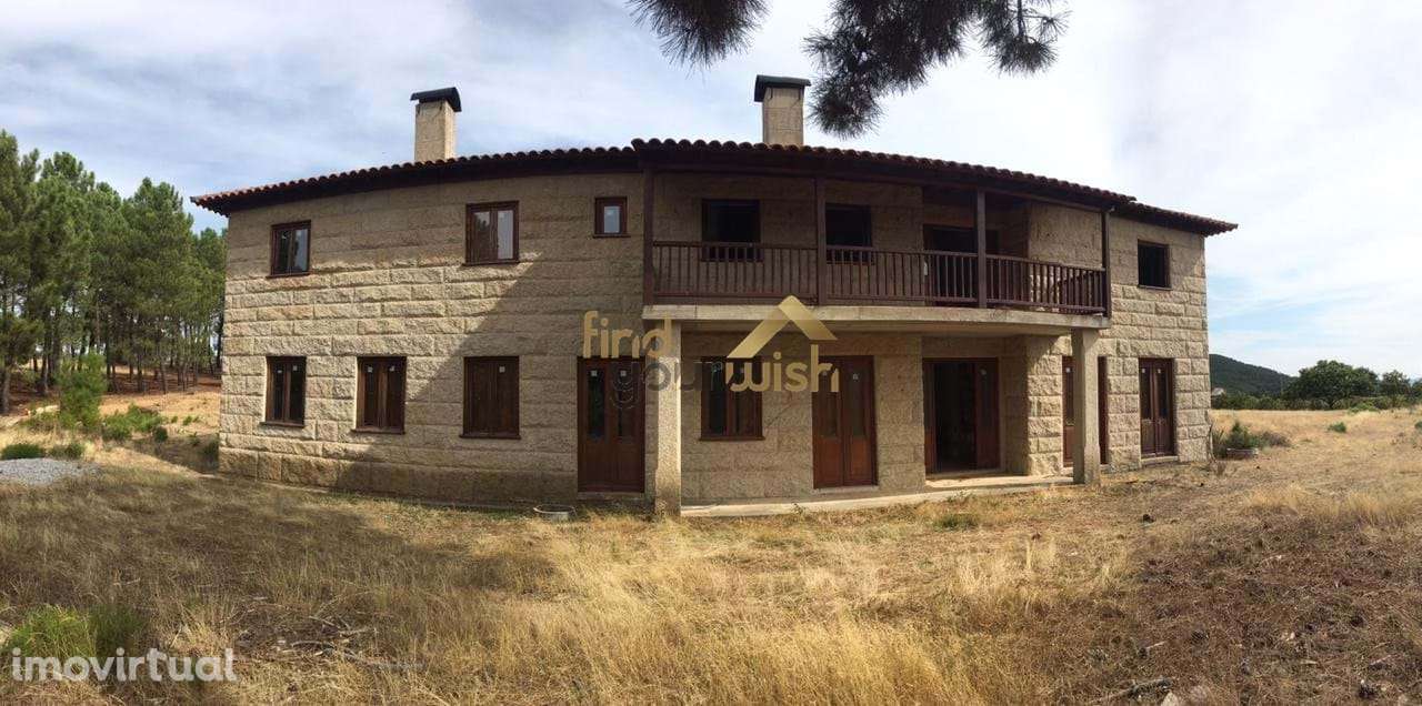 Espetacular moradia T9 de traça tradicional, com dois pisos, no coraçã - Grande imagem: 2/28