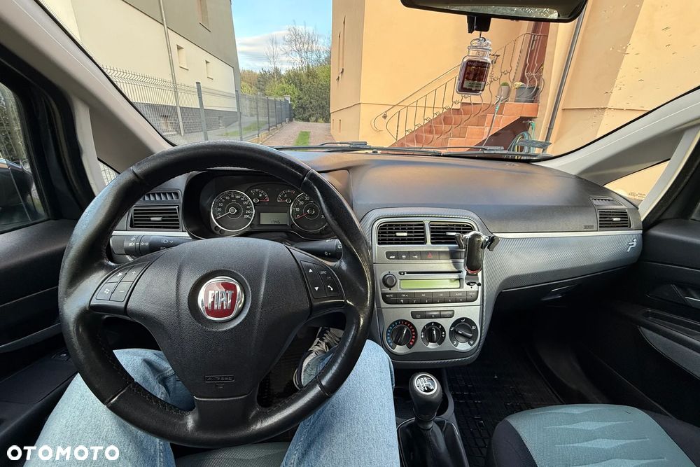 Fiat Grande Punto Actual 1.4 8V Estiva Blue&Me - 9