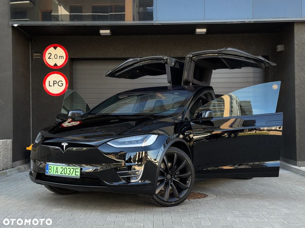 Tesla Model X - 5
