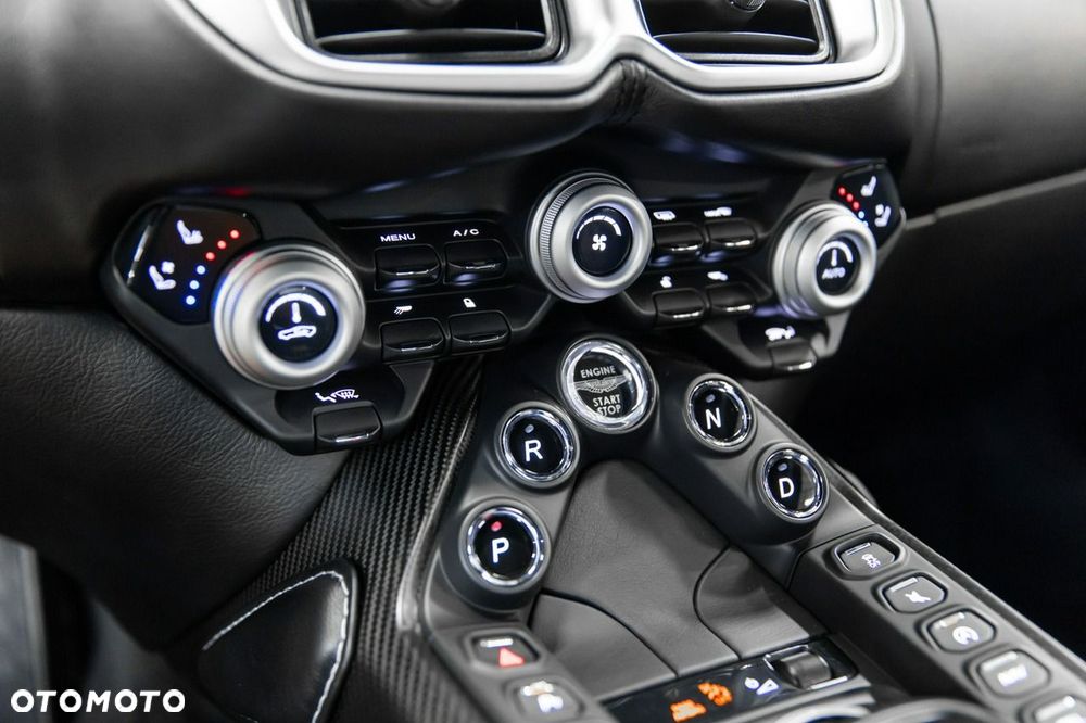 Aston Martin Vantage - 35