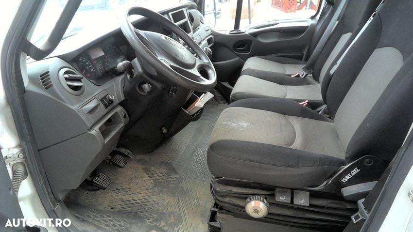 Iveco Daily 2013 35c15 65c15 Lung XL XXL punte Dubla 3.0 145cai vopsea originala stare foarte buna Clima AC 200.000KM Istoric Service Complet Carte service Fără rugină L3h2 L4H3 - 8