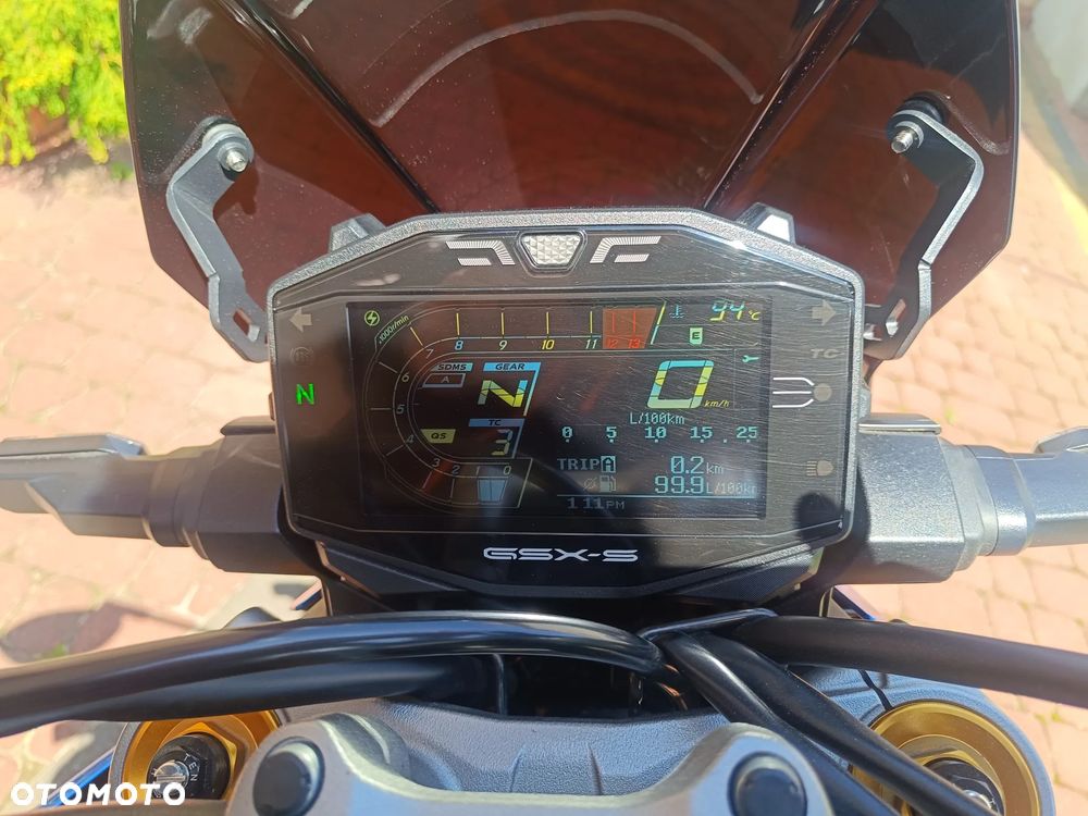 Suzuki GSX 1000 - 27