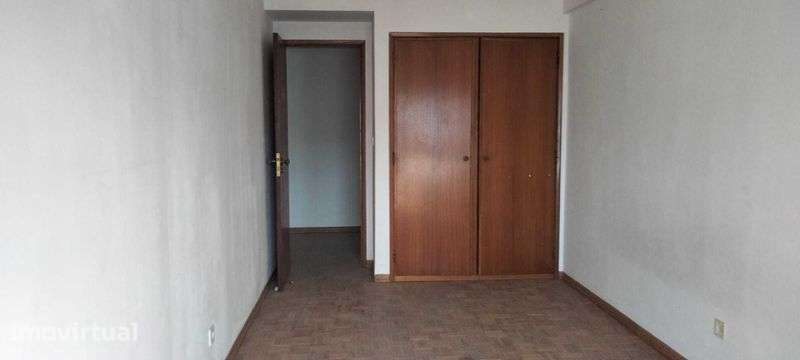 APARTAMENTO T2    para venda   São João da Talha      Vista Rio - Grande imagem: 3/9