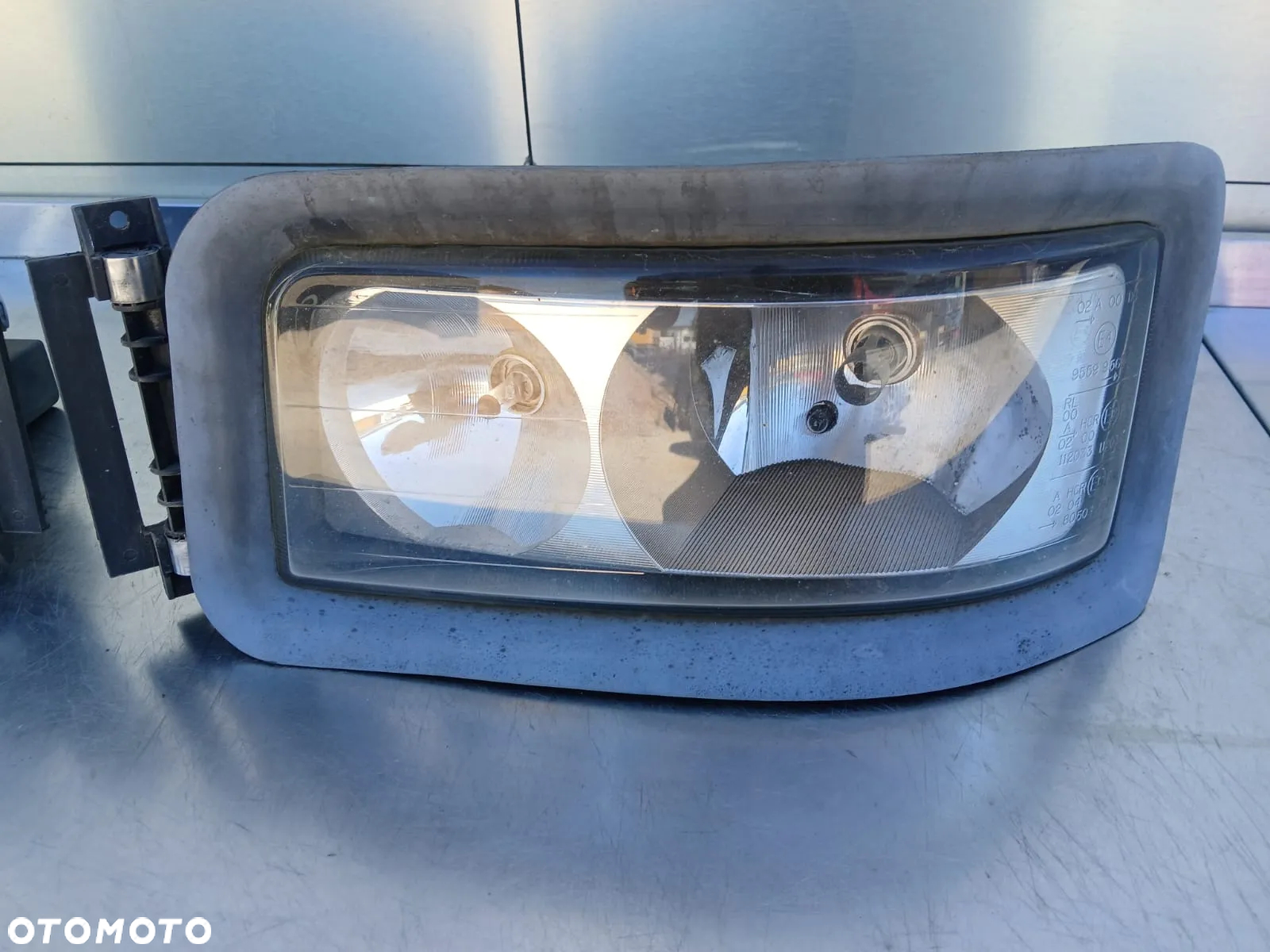 LAMPA PRAWA LEWA REFLEKTOR MAN TGA TGL LE2000 - 2