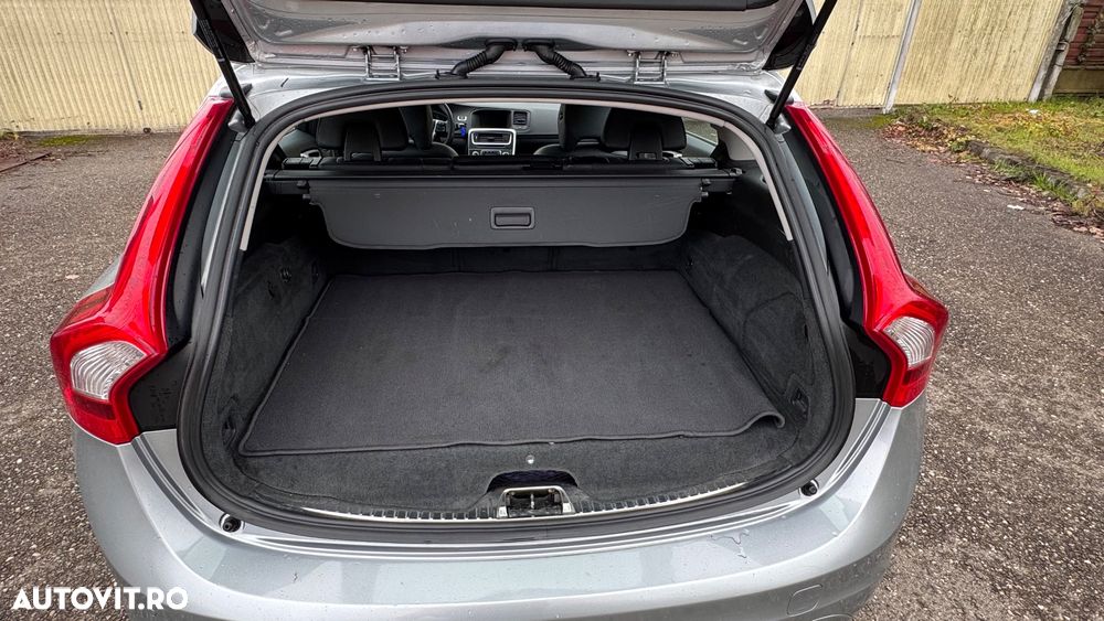 Volvo V60 D6 Plug-In-Hybrid AWD Geartronic Summum - 10