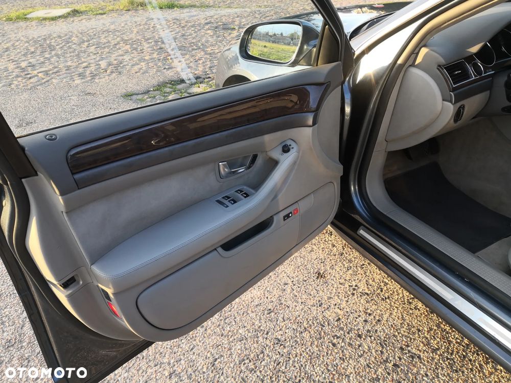 Audi A8 4.2 Quattro - 35