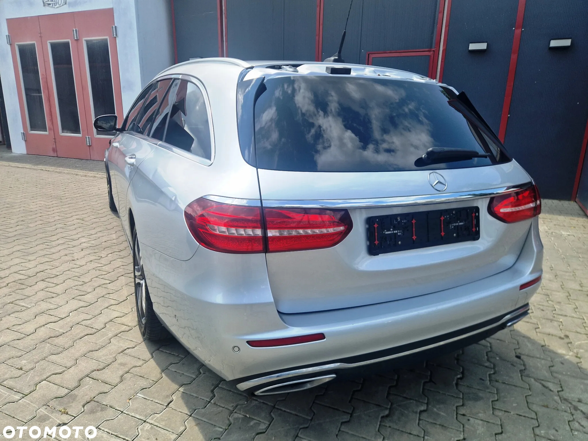 Mercedes-Benz Klasa E 200 d 9G-TRONIC - 11
