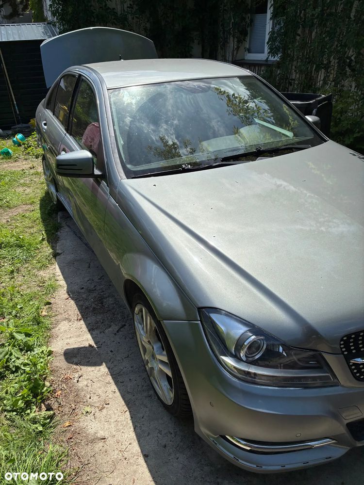 Mercedes-Benz Klasa C 180 CGI Automatik BlueEFFICIENCY Avantgarde - 8