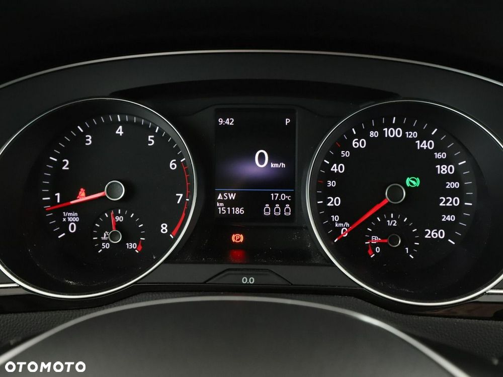 Volkswagen Passat Variant 1.5 TSI OPF DSG Highline - 23