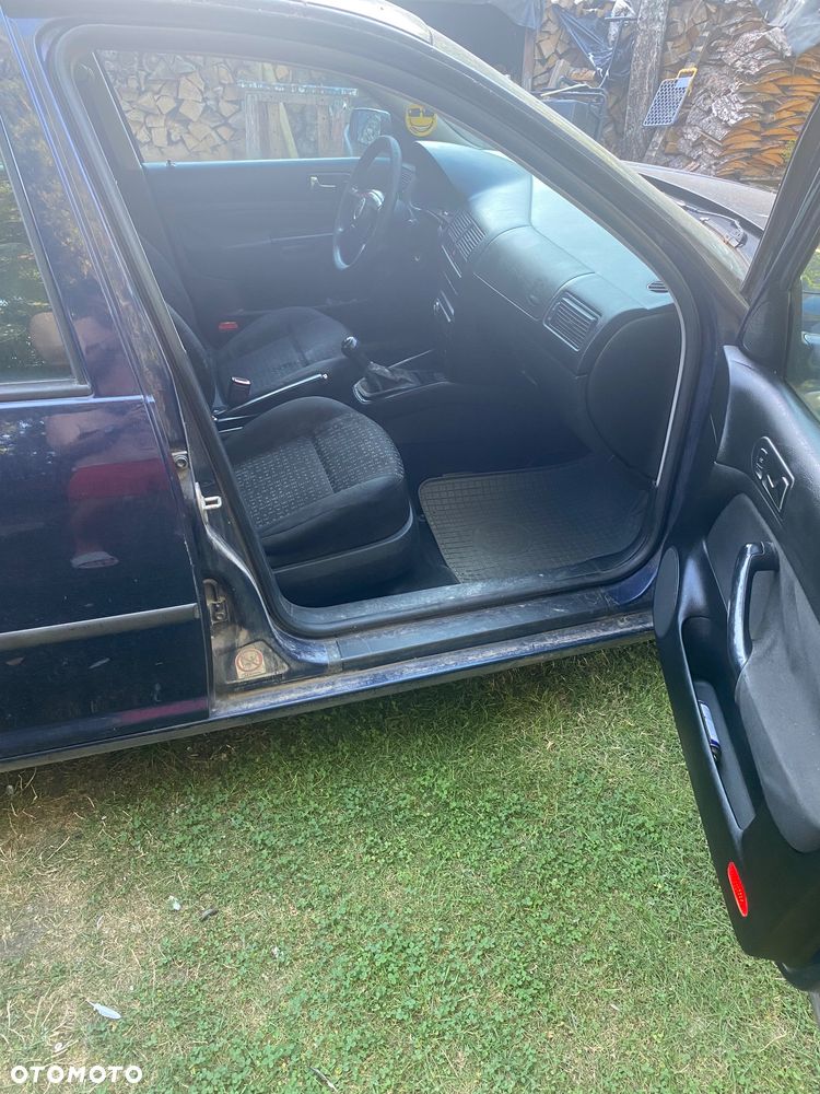 Volkswagen Golf - 6