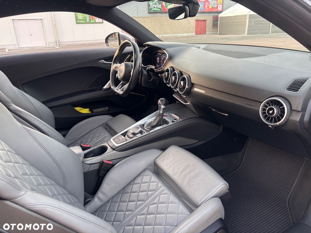 Audi TT S Coupé - 25