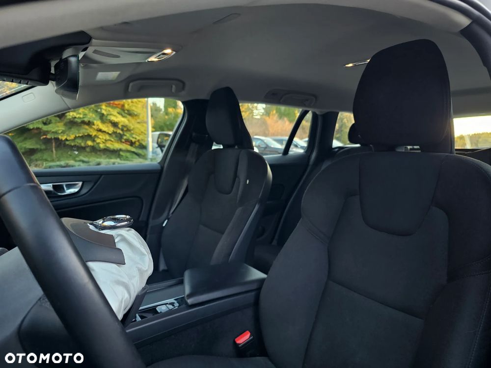 Volvo V60 T4 Momentum Pro - 9