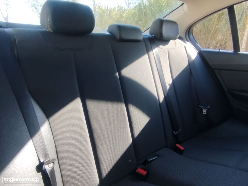 BMW 318 d Line Modern - 23
