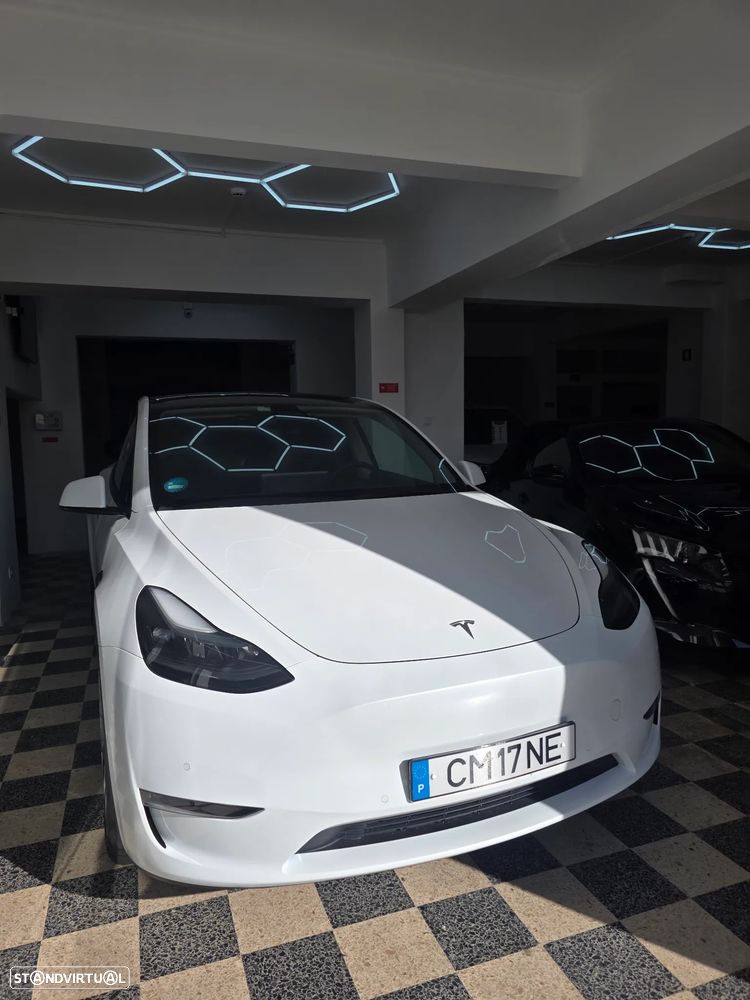 Tesla Model Y - 12