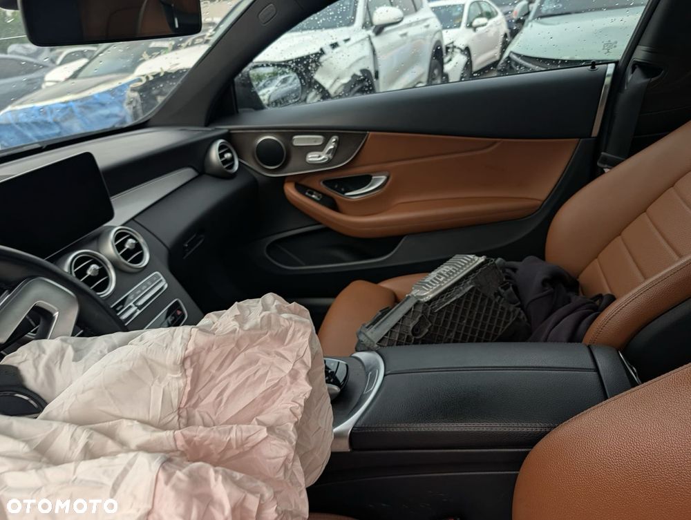 Mercedes-Benz Klasa C 300 4Matic 9G-TRONIC AMG Line - 10