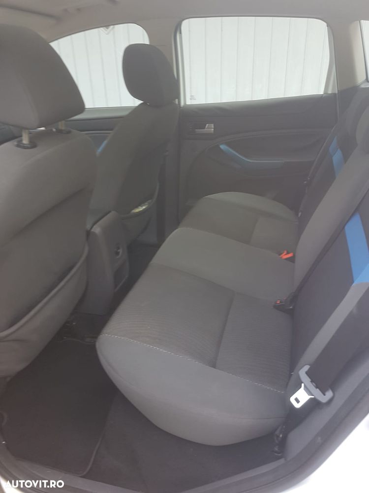 Ford Kuga - 9