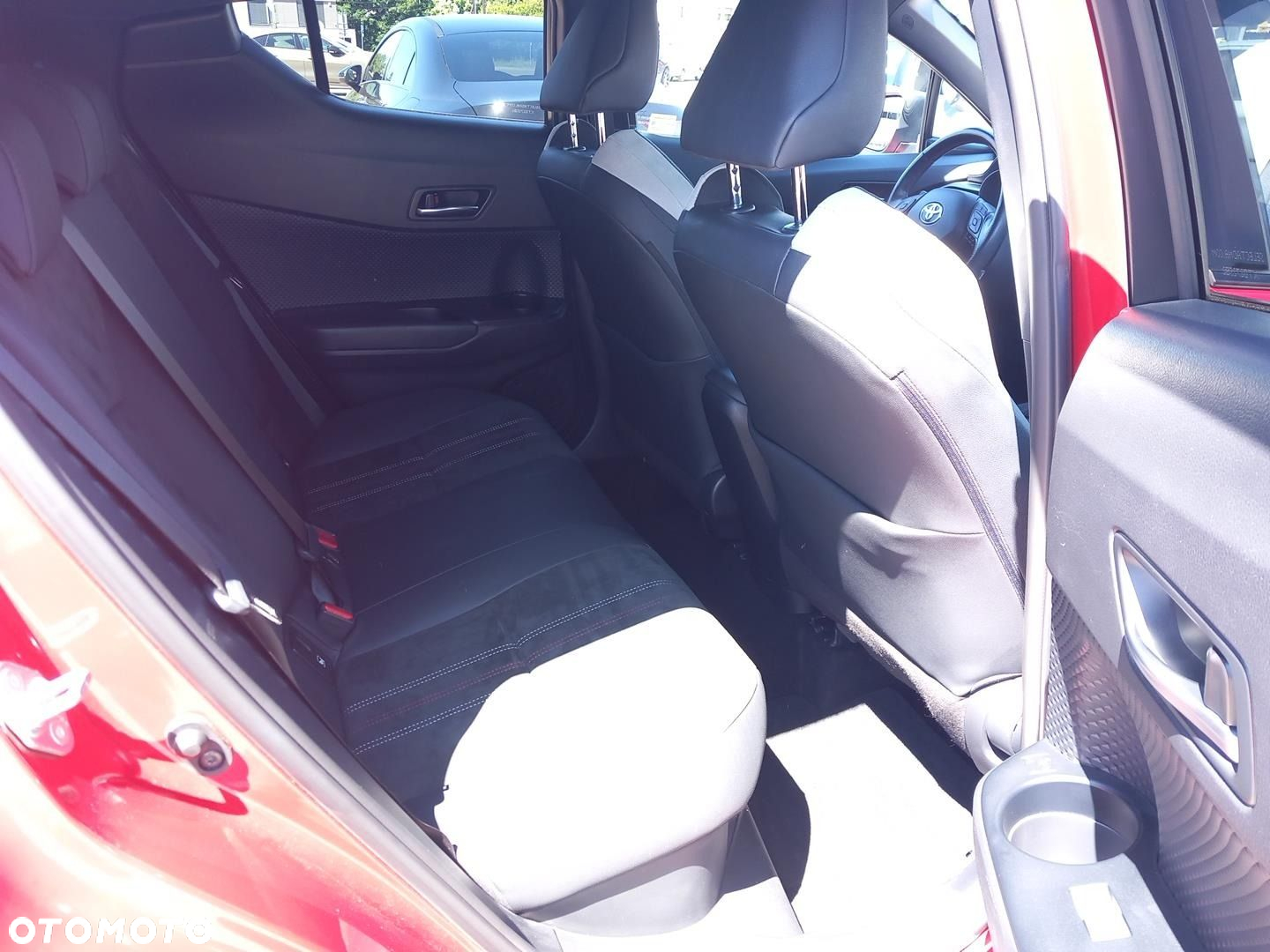 Toyota C-HR - 12