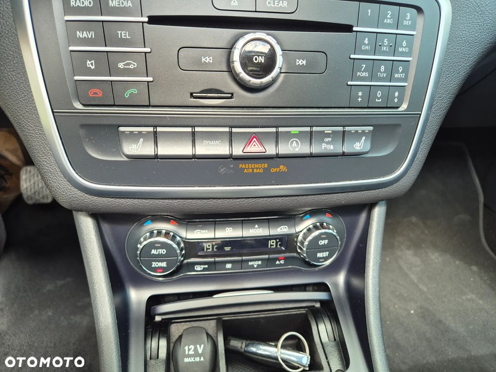 Mercedes-Benz GLA 200 Urban - 32
