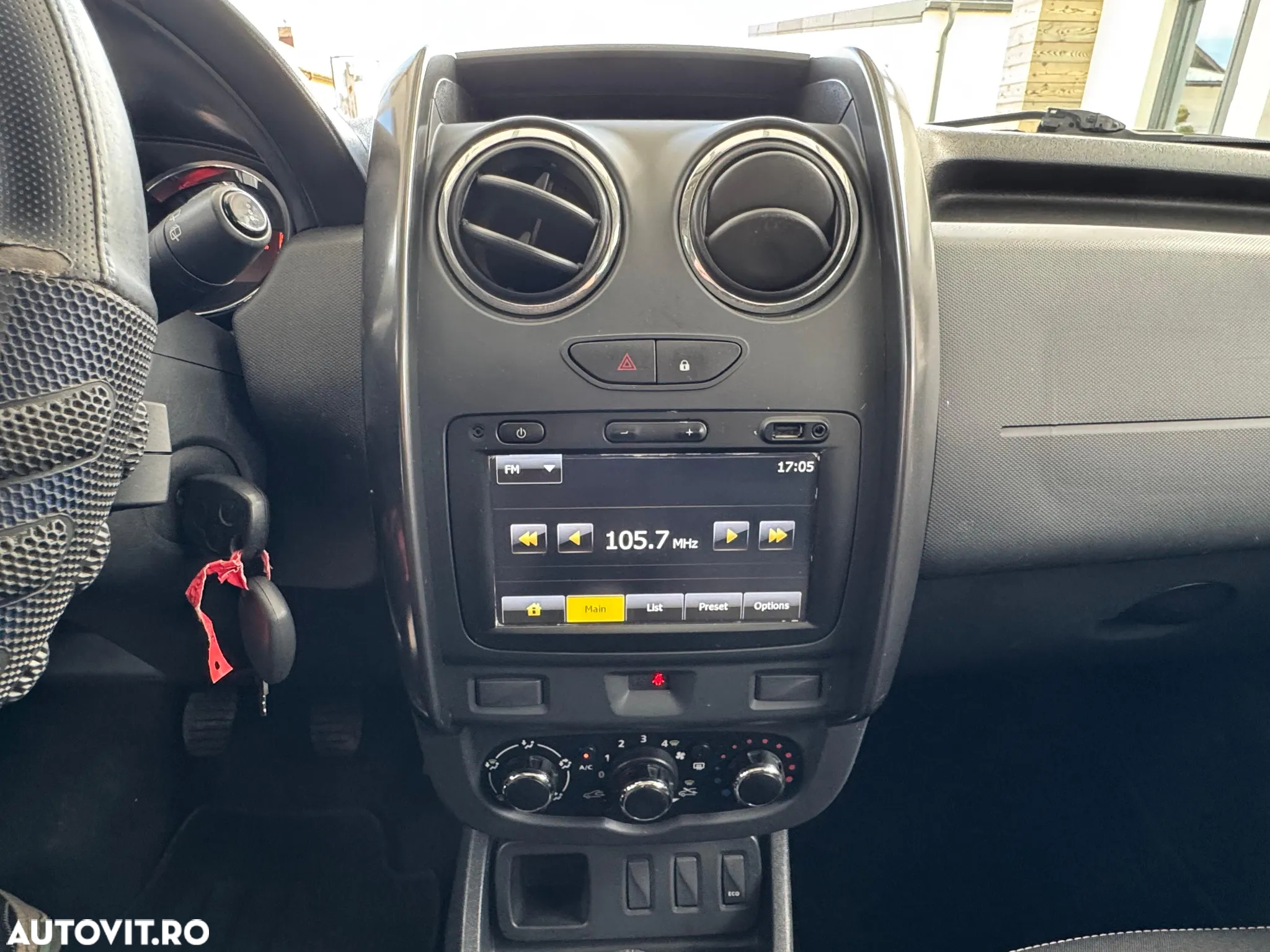 Dacia Duster 1.6 16V 4x2 Prestige - 10