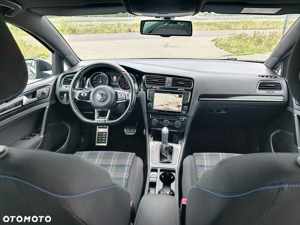 Volkswagen Golf - 27