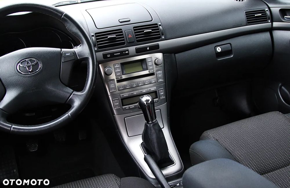 Toyota Avensis 1.8 VVT-i Sol Premium - 23