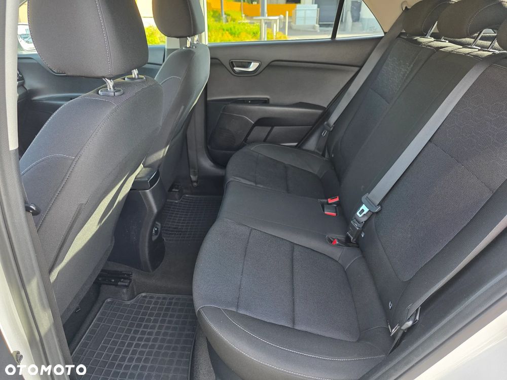 Kia Rio 1.4 L - 11