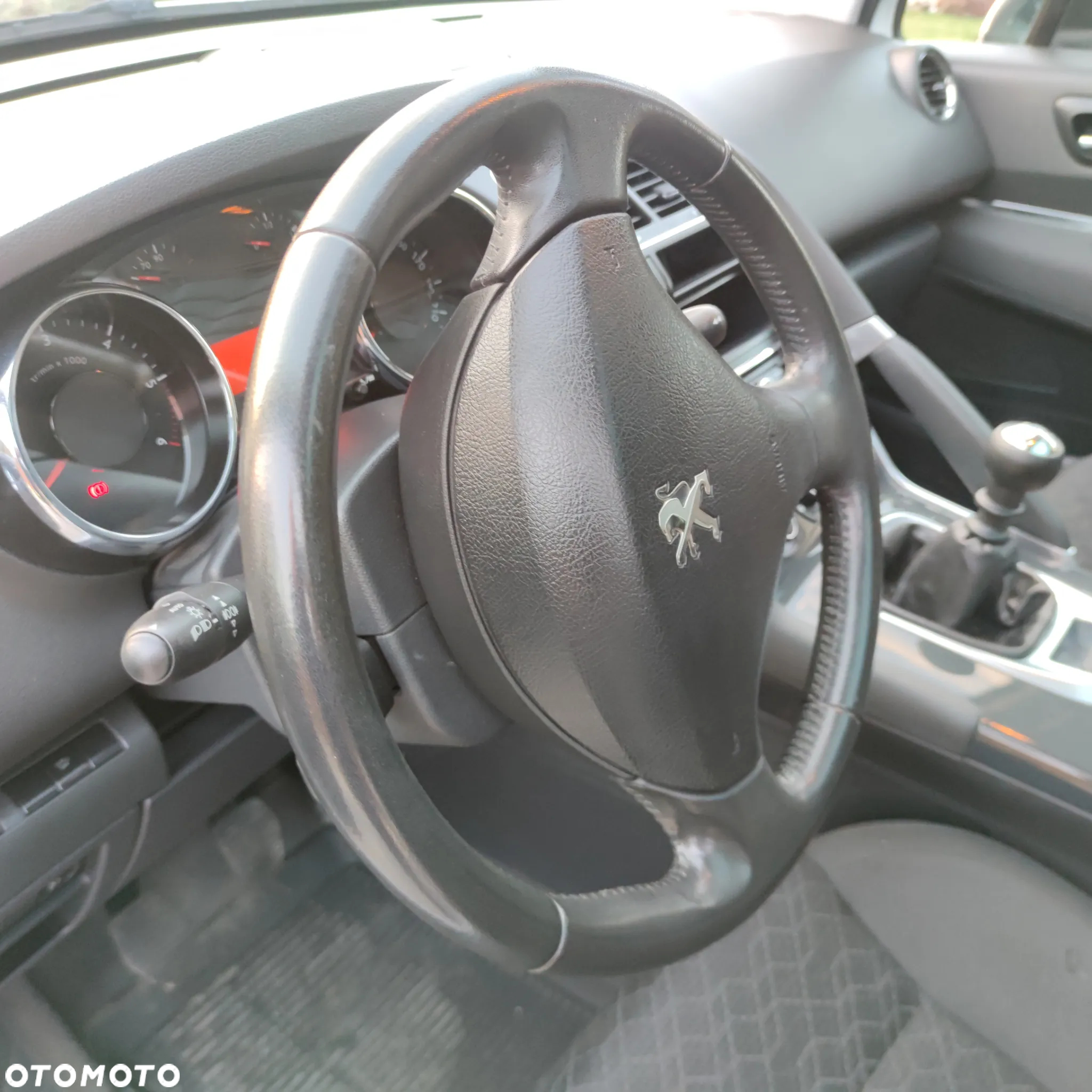 Peugeot 3008 1.6 BlueHDi Style S&S - 28