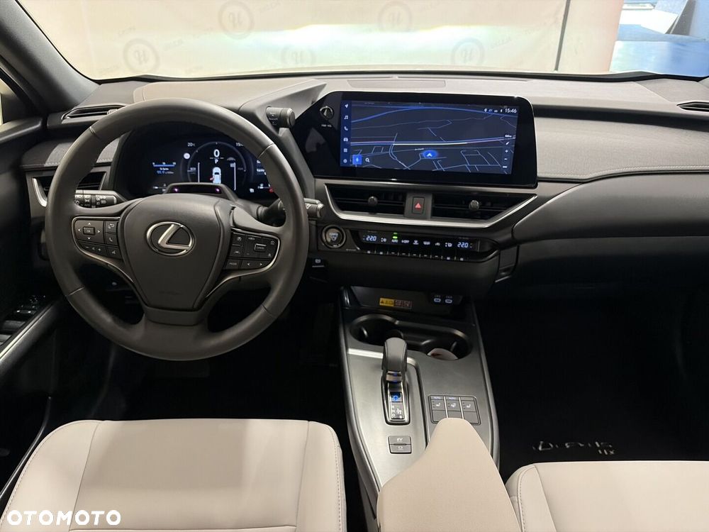 Lexus UX 300h F Sport Design - 4