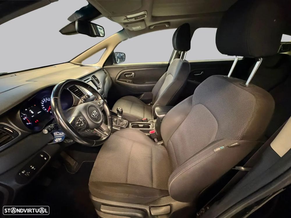 Kia Carens - 9
