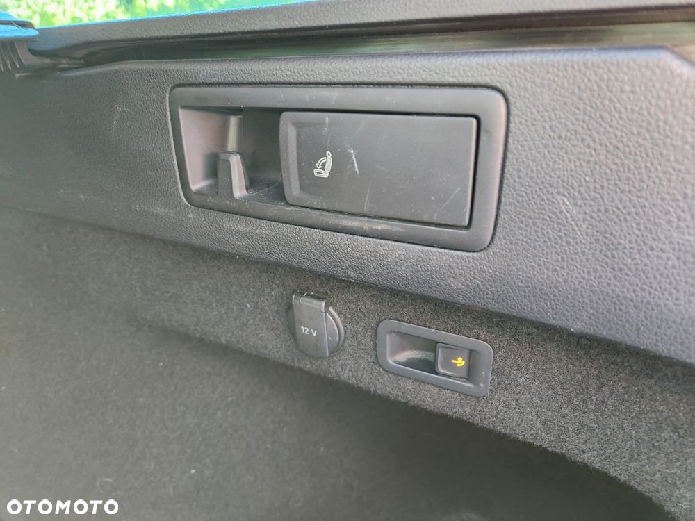 Volkswagen Passat 2.0 TDI SCR DSG 4Motion Business - 25